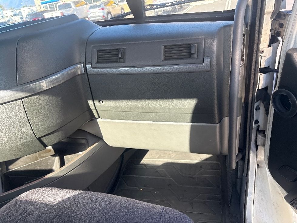 Day Cab Tractor-Heavy Duty Tractors-Volvo-2020-VNR64300-Torrance-CA-543,469\n\t\tmiles-$ 35,250 - Image 11