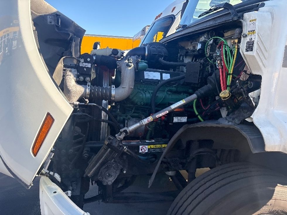 Day Cab Tractor-Heavy Duty Tractors-Volvo-2020-VNR64300-Torrance-CA-543,469\n\t\tmiles-$ 35,250 - Image 14
