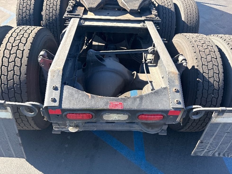 Day Cab Tractor-Heavy Duty Tractors-Volvo-2020-VNR64300-Torrance-CA-543,469\n\t\tmiles-$ 35,250 - Image 3