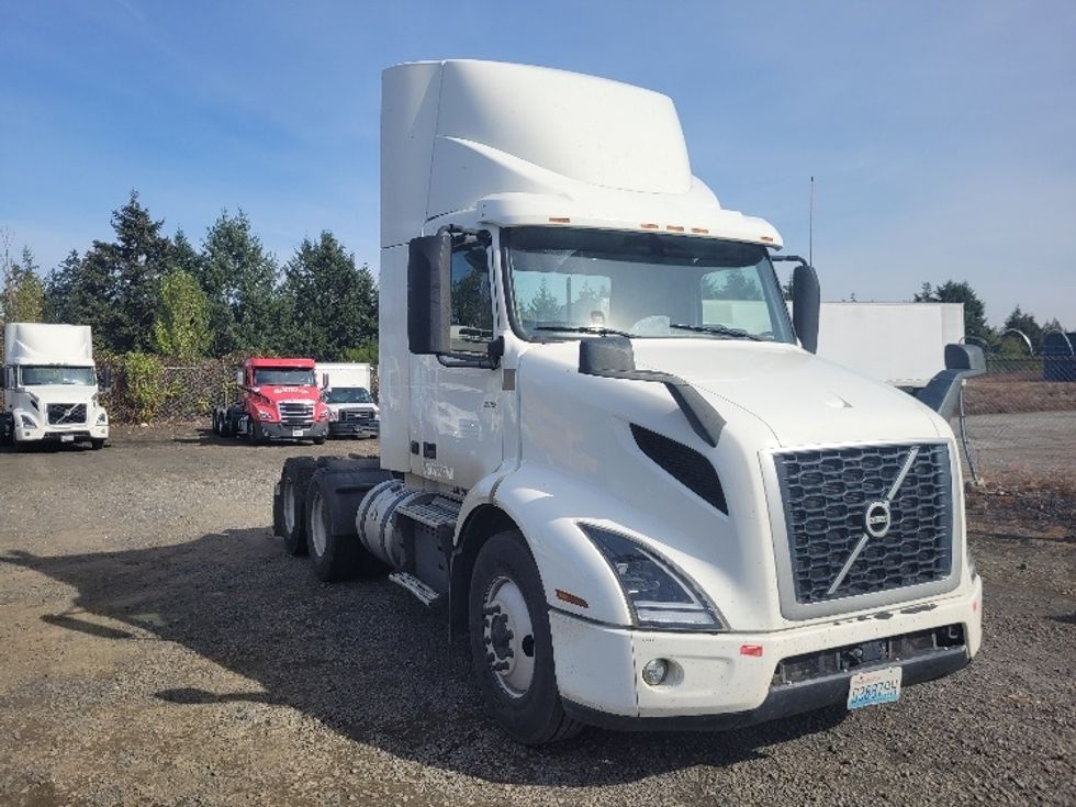 Day Cab Tractor-Heavy Duty Tractors-Volvo-2020-VNR64300-Tumwater-WA-261,018\n\t\tmiles-$ 50,500 - Image 1