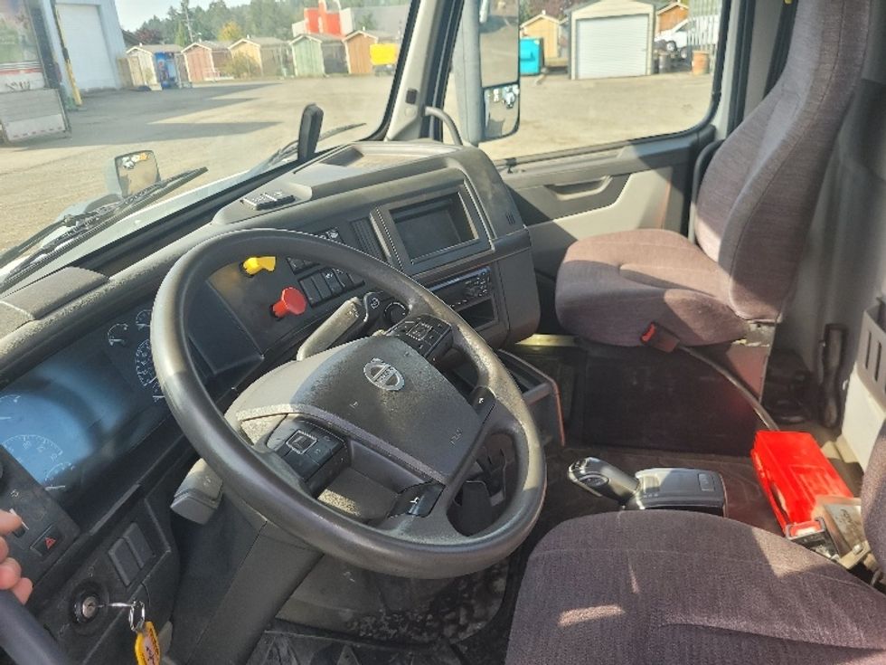 Day Cab Tractor-Heavy Duty Tractors-Volvo-2020-VNR64300-Tumwater-WA-261,018\n\t\tmiles-$ 50,500 - Image 10
