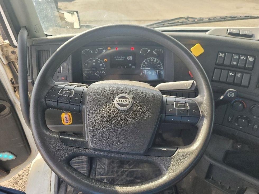 Day Cab Tractor-Heavy Duty Tractors-Volvo-2020-VNR64300-Tumwater-WA-261,018\n\t\tmiles-$ 50,500 - Image 11