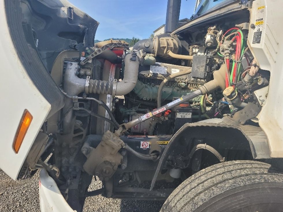 Day Cab Tractor-Heavy Duty Tractors-Volvo-2020-VNR64300-Tumwater-WA-261,018\n\t\tmiles-$ 50,500 - Image 16