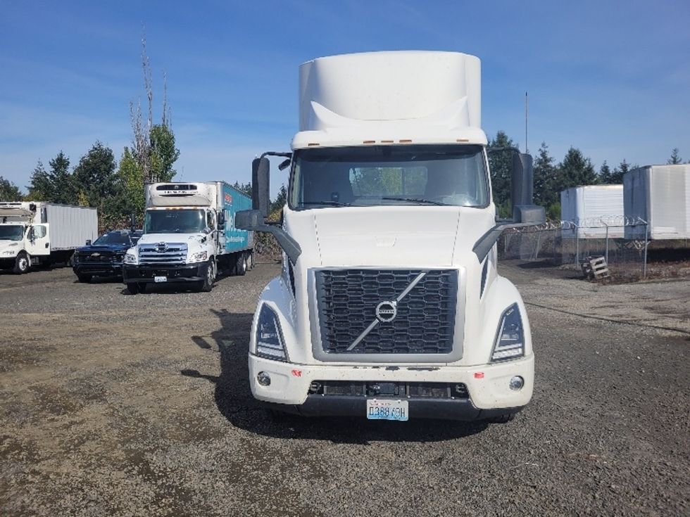Day Cab Tractor-Heavy Duty Tractors-Volvo-2020-VNR64300-Tumwater-WA-261,018\n\t\tmiles-$ 50,500 - Image 2