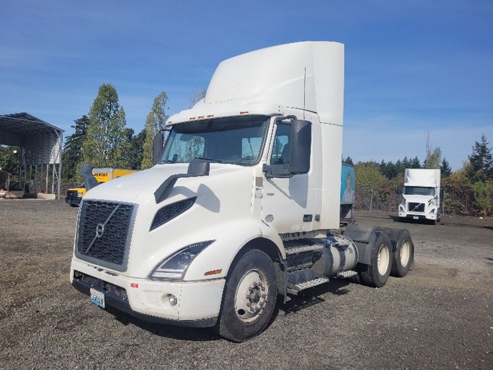 Day Cab Tractor-Heavy Duty Tractors-Volvo-2020-VNR64300-Tumwater-WA-261,018\n\t\tmiles-$ 50,500 - Image 3