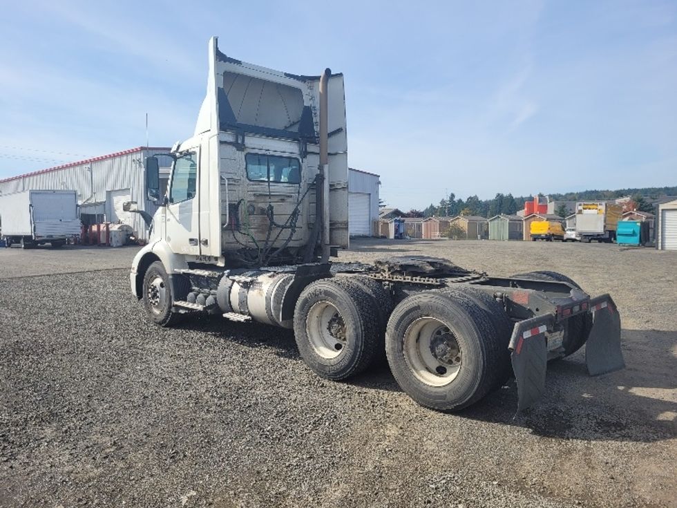 Day Cab Tractor-Heavy Duty Tractors-Volvo-2020-VNR64300-Tumwater-WA-261,018\n\t\tmiles-$ 50,500 - Image 5