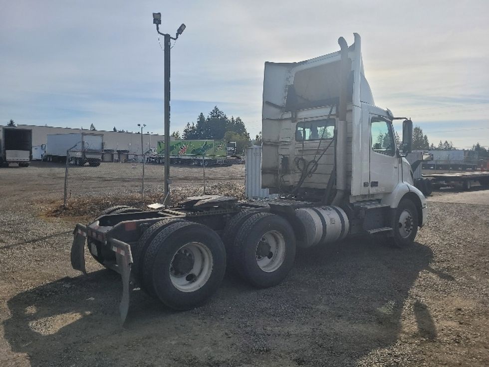 Day Cab Tractor-Heavy Duty Tractors-Volvo-2020-VNR64300-Tumwater-WA-261,018\n\t\tmiles-$ 50,500 - Image 7