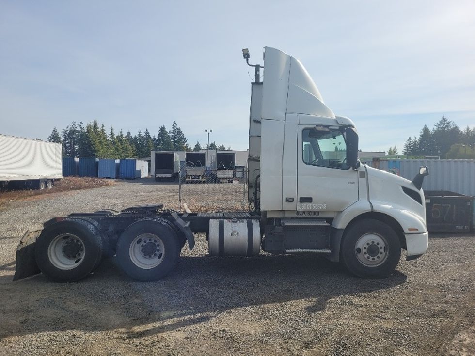 Day Cab Tractor-Heavy Duty Tractors-Volvo-2020-VNR64300-Tumwater-WA-261,018\n\t\tmiles-$ 50,500 - Image 8