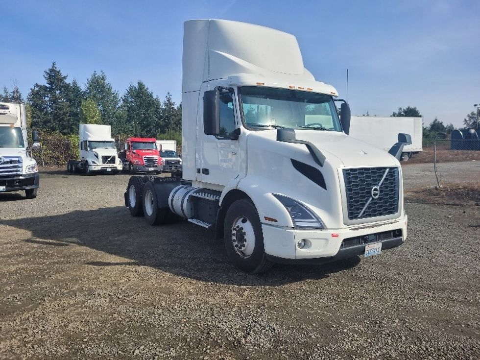 Day Cab Tractor-Heavy Duty Tractors-Volvo-2020-VNR64300-Tumwater-WA-268,809\n\t\tmiles-$ 50,250 - Image 1