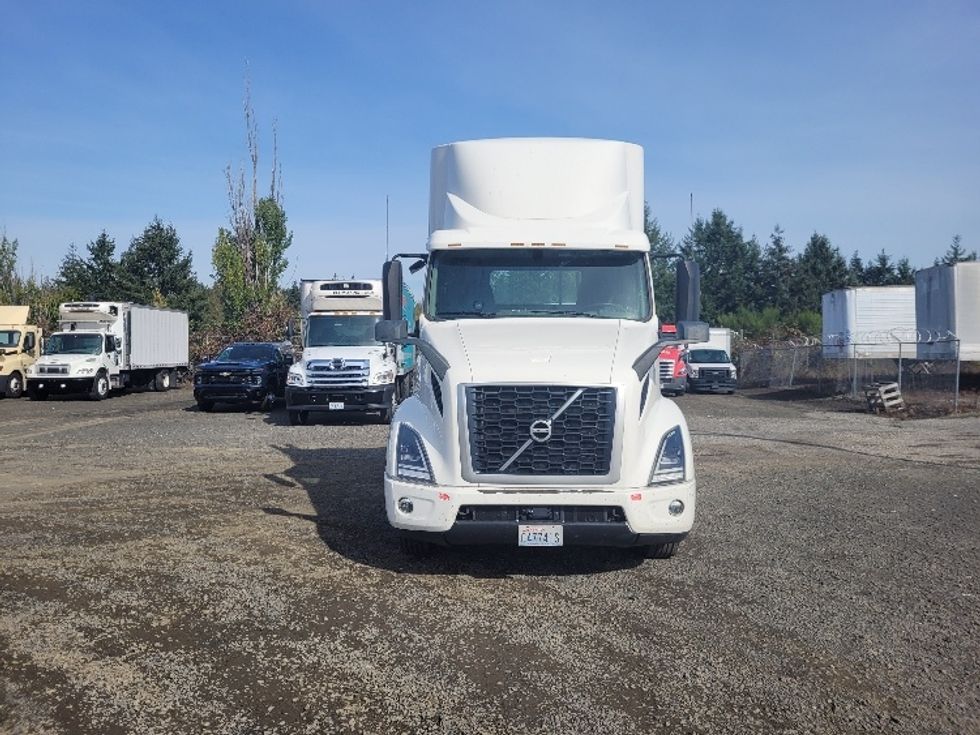 Day Cab Tractor-Heavy Duty Tractors-Volvo-2020-VNR64300-Tumwater-WA-268,809\n\t\tmiles-$ 50,250 - Image 2