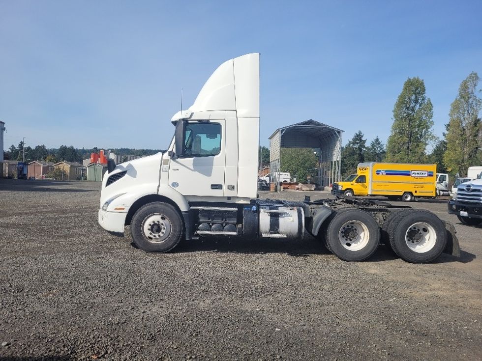 Day Cab Tractor-Heavy Duty Tractors-Volvo-2020-VNR64300-Tumwater-WA-268,809\n\t\tmiles-$ 50,250 - Image 4
