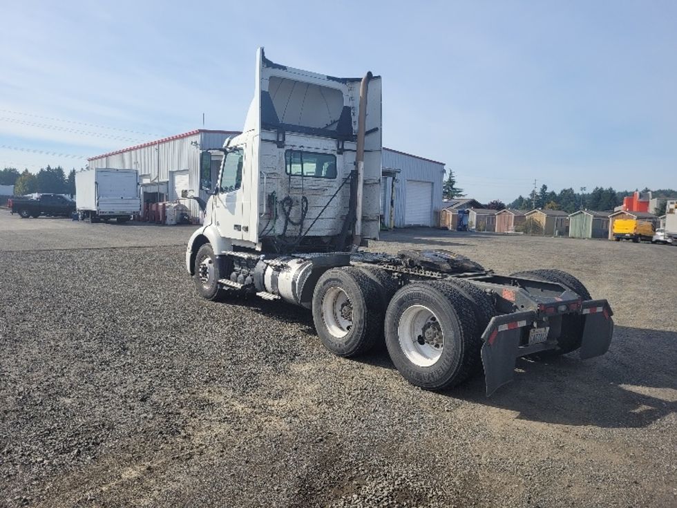 Day Cab Tractor-Heavy Duty Tractors-Volvo-2020-VNR64300-Tumwater-WA-268,809\n\t\tmiles-$ 50,250 - Image 5