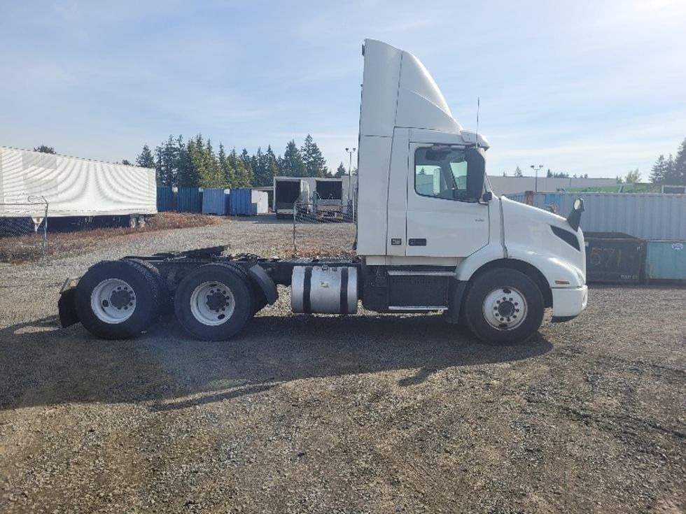 Day Cab Tractor-Heavy Duty Tractors-Volvo-2020-VNR64300-Tumwater-WA-268,809\n\t\tmiles-$ 50,250 - Image 8