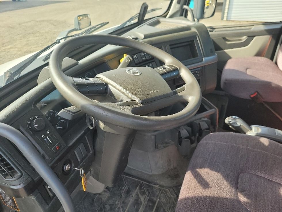 Day Cab Tractor-Heavy Duty Tractors-Volvo-2020-VNR64300-Tumwater-WA-271,449\n\t\tmiles-$ 50,000 - Image 10