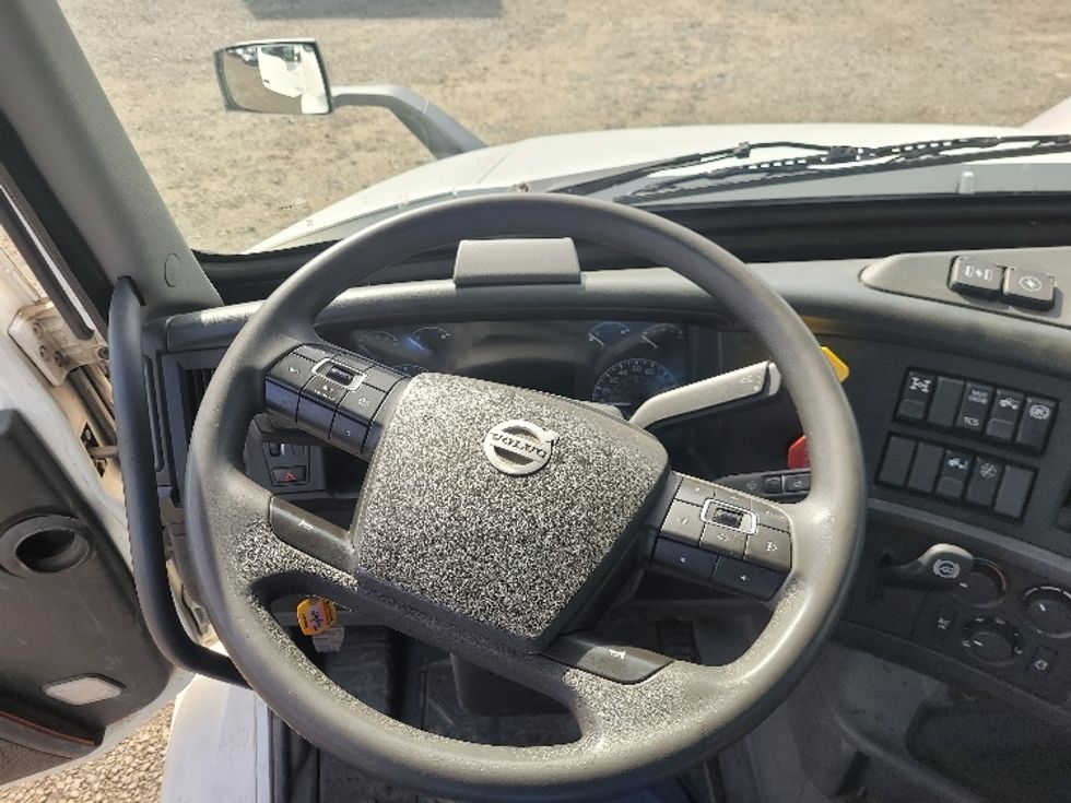 Day Cab Tractor-Heavy Duty Tractors-Volvo-2020-VNR64300-Tumwater-WA-271,449\n\t\tmiles-$ 50,000 - Image 11