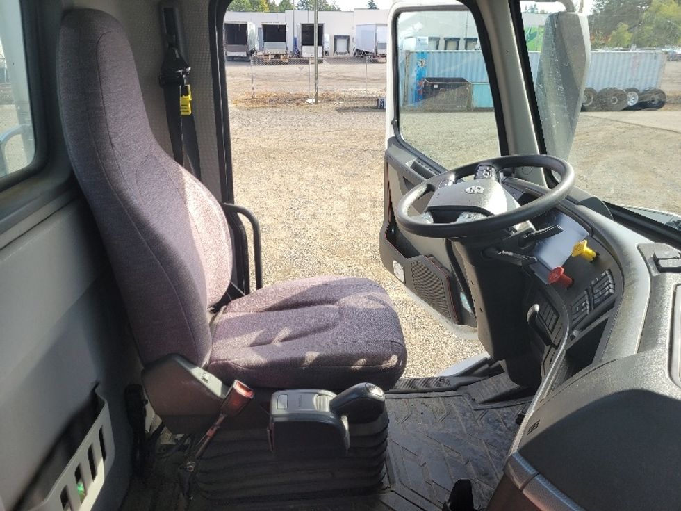 Day Cab Tractor-Heavy Duty Tractors-Volvo-2020-VNR64300-Tumwater-WA-271,449\n\t\tmiles-$ 50,000 - Image 14