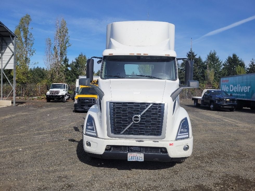 Day Cab Tractor-Heavy Duty Tractors-Volvo-2020-VNR64300-Tumwater-WA-271,449\n\t\tmiles-$ 50,000 - Image 2