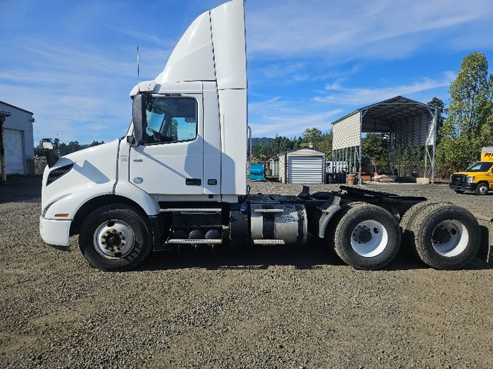 Day Cab Tractor-Heavy Duty Tractors-Volvo-2020-VNR64300-Tumwater-WA-271,449\n\t\tmiles-$ 50,000 - Image 4