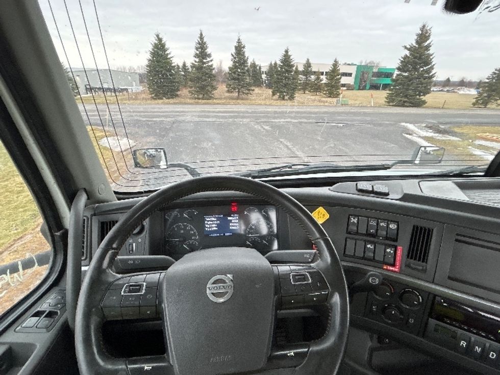 Day Cab Tractor-Heavy Duty Tractors-Volvo-2020-VNR64300-Watertown-NY-389,522\n\t\tmiles-$ 40,250 - Image 11