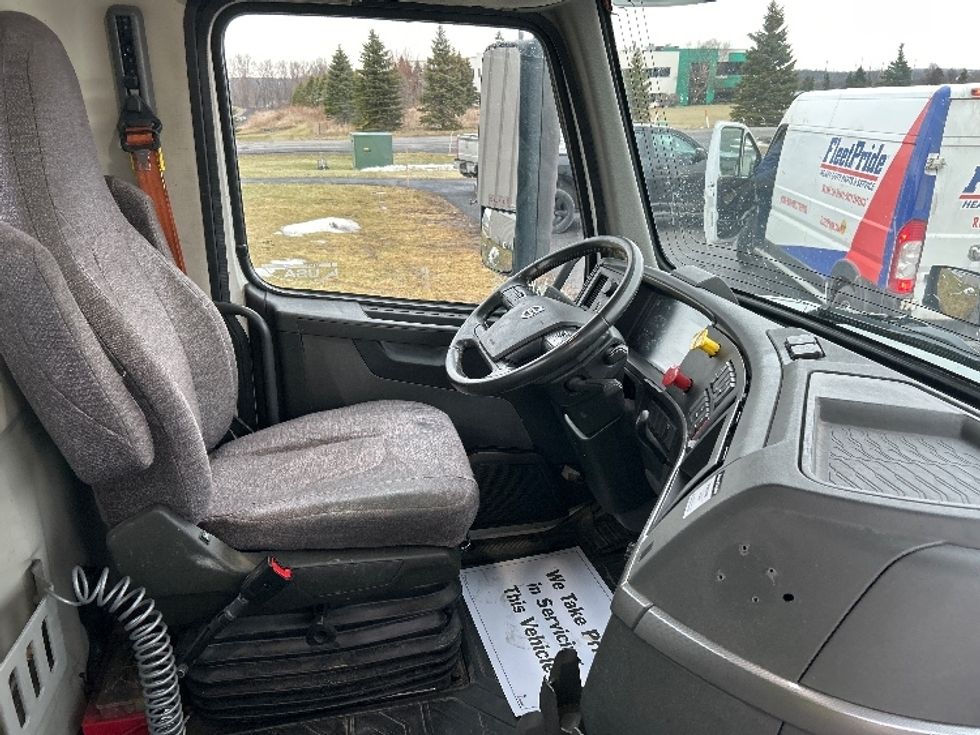 Day Cab Tractor-Heavy Duty Tractors-Volvo-2020-VNR64300-Watertown-NY-389,522\n\t\tmiles-$ 40,250 - Image 14