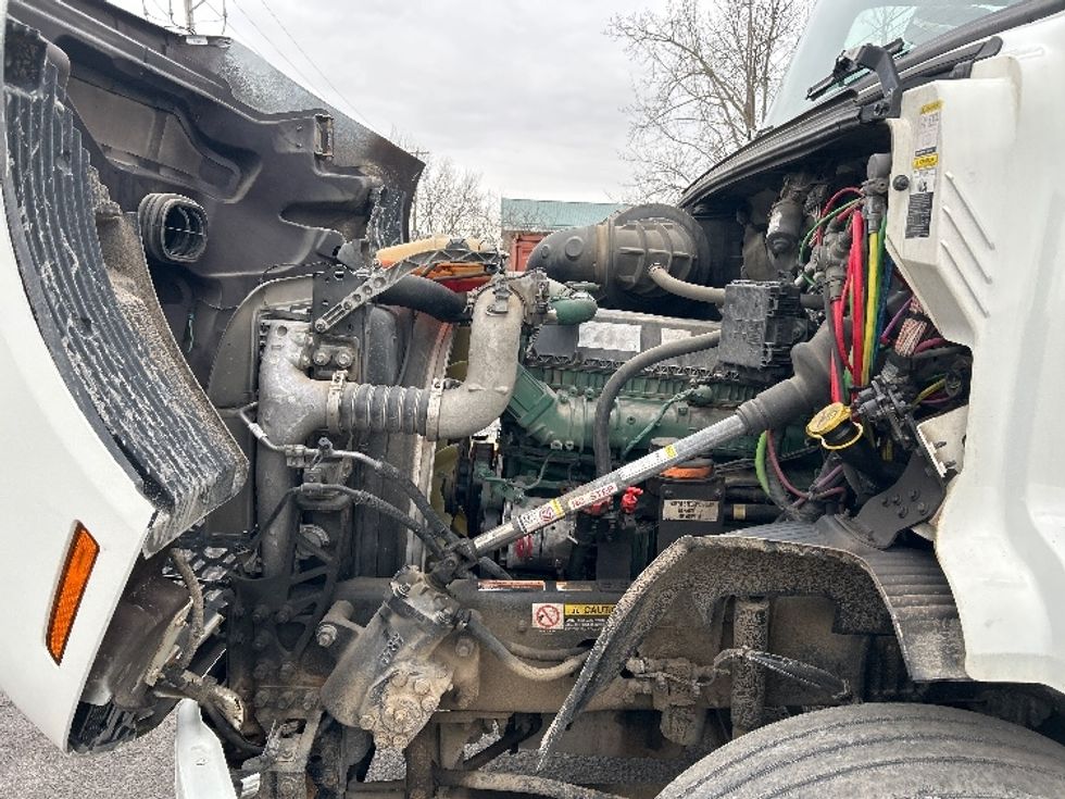 Day Cab Tractor-Heavy Duty Tractors-Volvo-2020-VNR64300-Watertown-NY-389,522\n\t\tmiles-$ 40,250 - Image 16