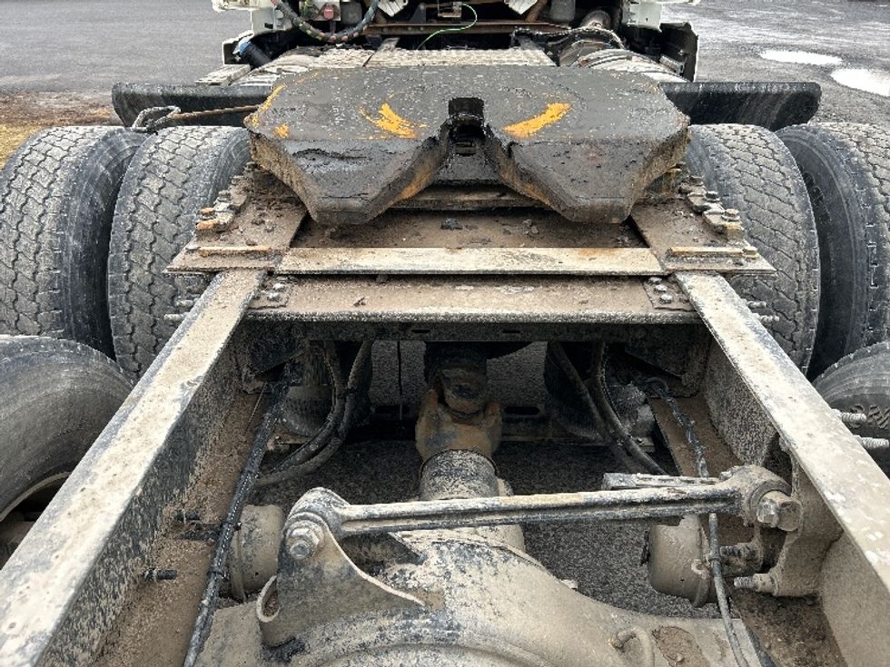 Day Cab Tractor-Heavy Duty Tractors-Volvo-2020-VNR64300-Watertown-NY-389,522\n\t\tmiles-$ 40,250 - Image 6