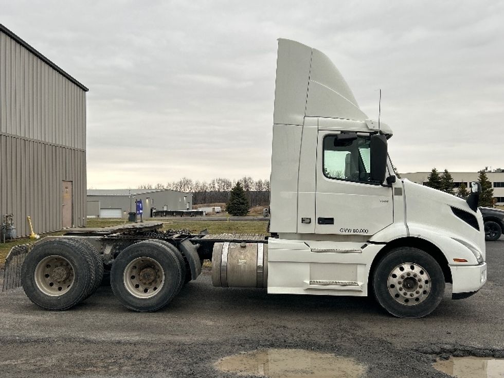 Day Cab Tractor-Heavy Duty Tractors-Volvo-2020-VNR64300-Watertown-NY-389,522\n\t\tmiles-$ 40,250 - Image 8