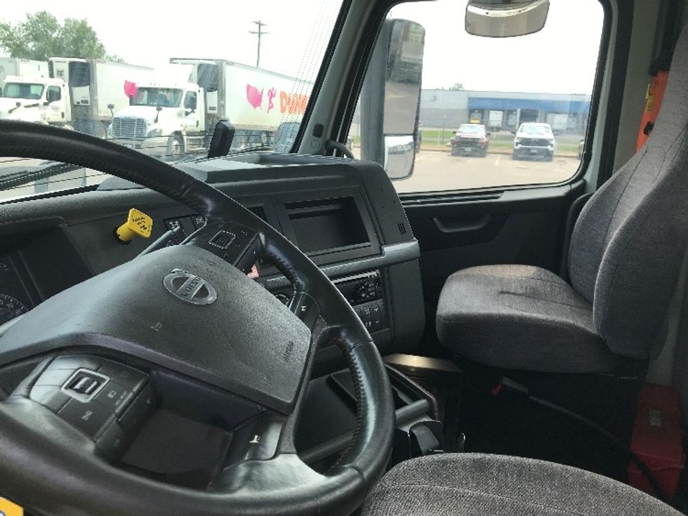 Day Cab Tractor-Heavy Duty Tractors-Volvo-2020-VNR64300-Watertown-NY-434,071\n\t\tmiles-$ 41,000 - Image 10