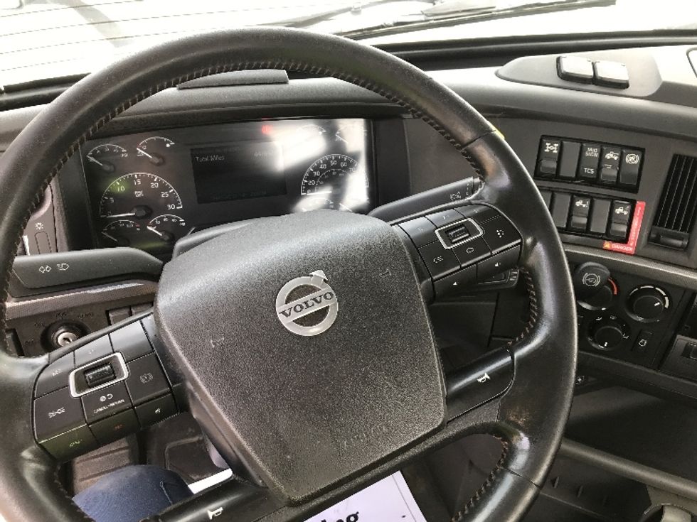 Day Cab Tractor-Heavy Duty Tractors-Volvo-2020-VNR64300-Watertown-NY-434,071\n\t\tmiles-$ 41,000 - Image 11