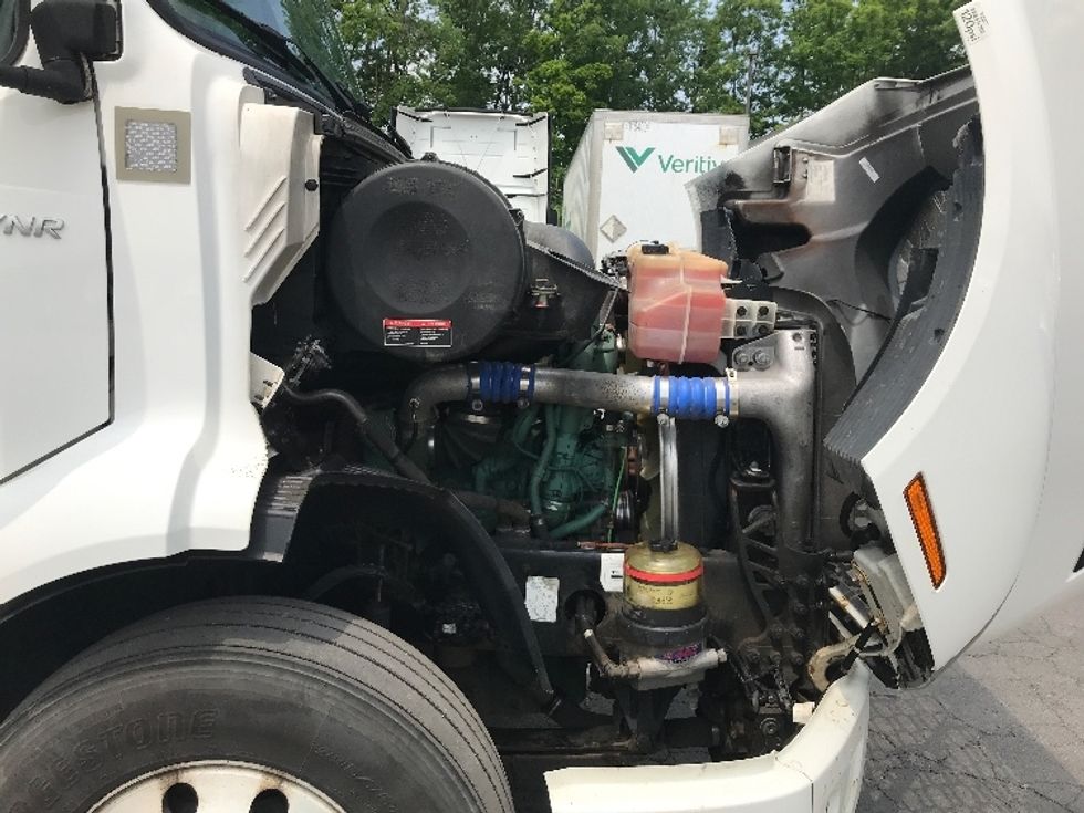 Day Cab Tractor-Heavy Duty Tractors-Volvo-2020-VNR64300-Watertown-NY-434,071\n\t\tmiles-$ 41,000 - Image 14