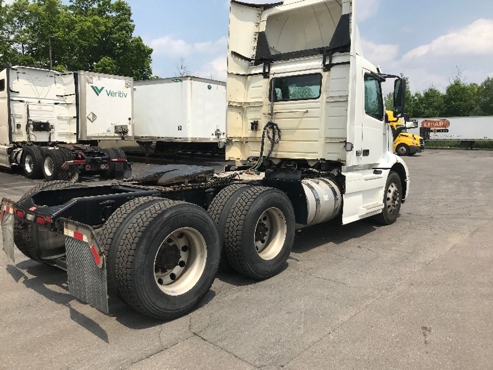 Day Cab Tractor-Heavy Duty Tractors-Volvo-2020-VNR64300-Watertown-NY-434,071\n\t\tmiles-$ 41,000 - Image 7