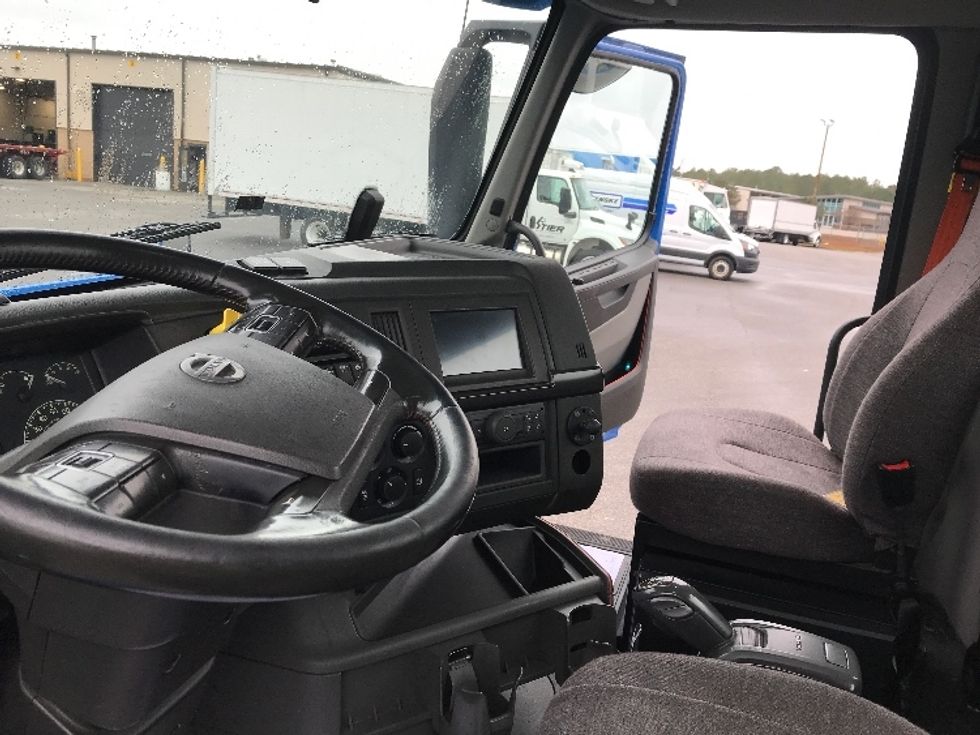 Day Cab Tractor-Heavy Duty Tractors-Volvo-2020-VNR64300-West Columbia-SC-378,600\n\t\tmiles-$ 60,250 - Image 10