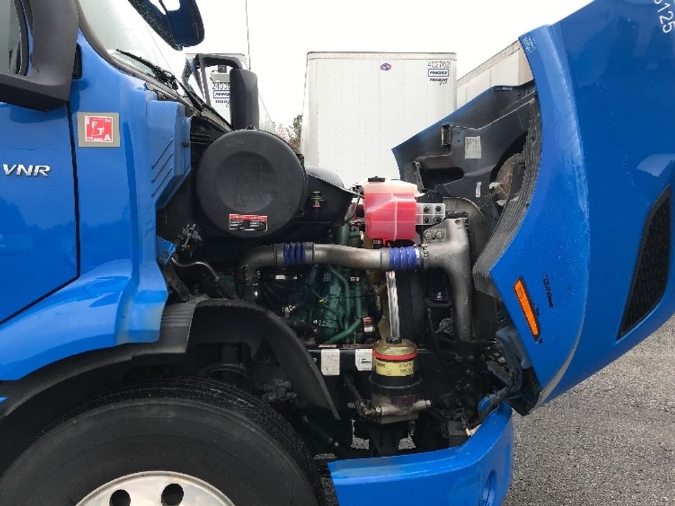 Day Cab Tractor-Heavy Duty Tractors-Volvo-2020-VNR64300-West Columbia-SC-378,600\n\t\tmiles-$ 60,250 - Image 15