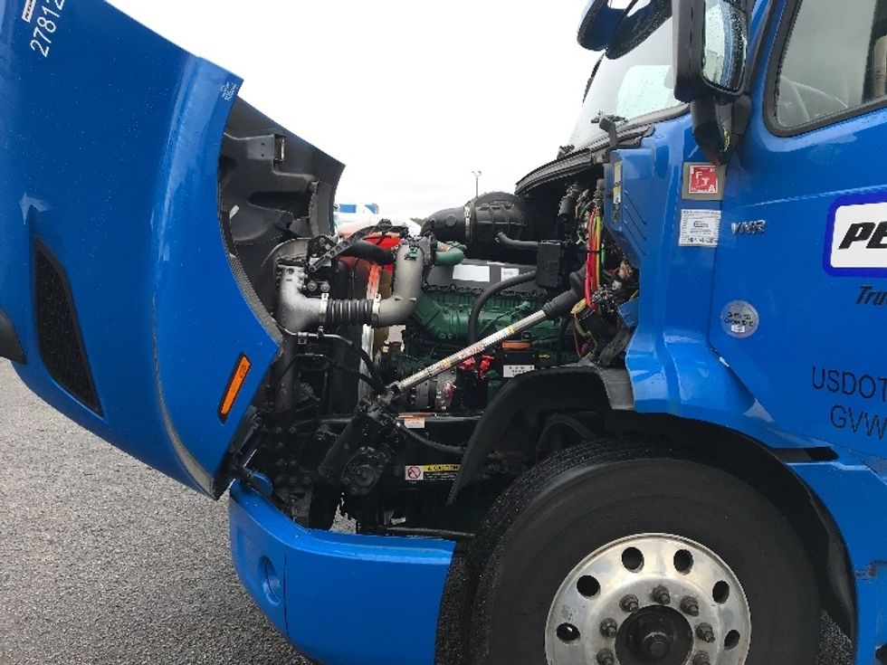 Day Cab Tractor-Heavy Duty Tractors-Volvo-2020-VNR64300-West Columbia-SC-378,600\n\t\tmiles-$ 60,250 - Image 16