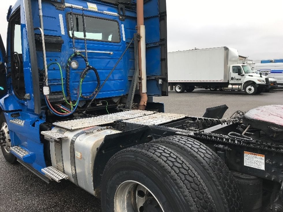 Day Cab Tractor-Heavy Duty Tractors-Volvo-2020-VNR64300-West Columbia-SC-378,600\n\t\tmiles-$ 60,250 - Image 17