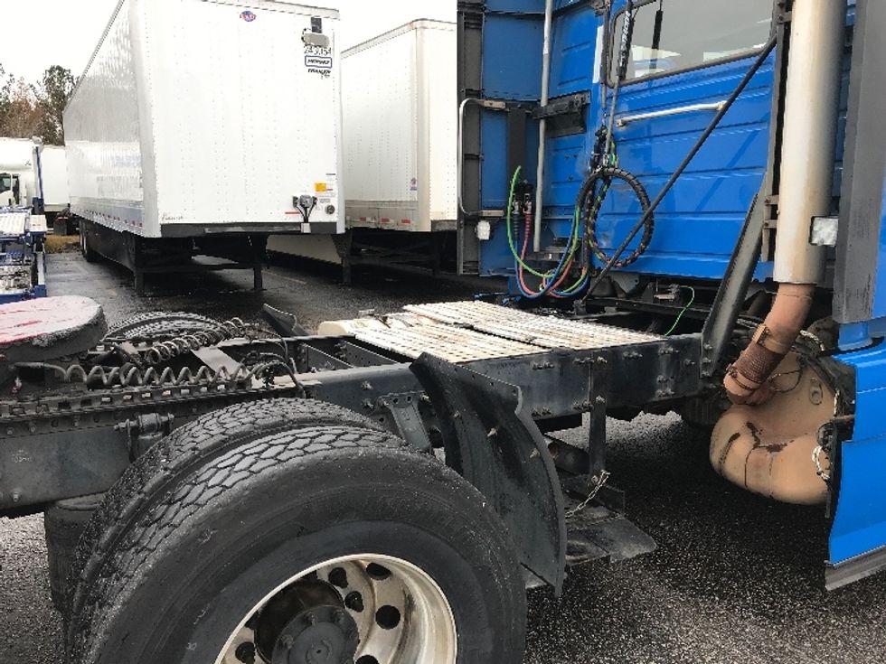 Day Cab Tractor-Heavy Duty Tractors-Volvo-2020-VNR64300-West Columbia-SC-378,600\n\t\tmiles-$ 60,250 - Image 18