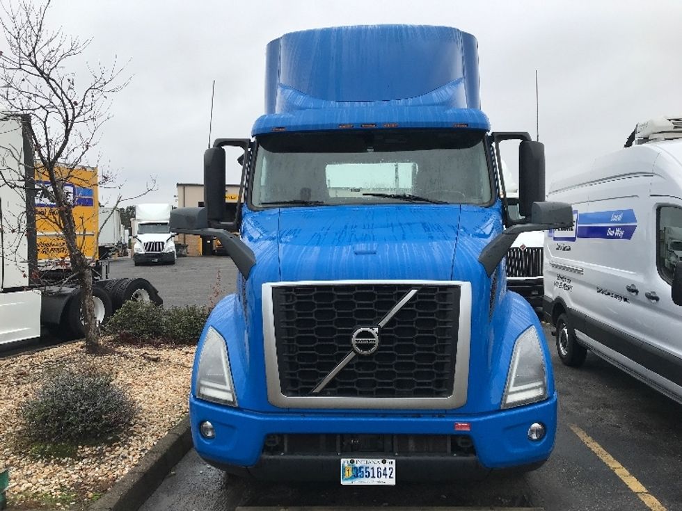 Day Cab Tractor-Heavy Duty Tractors-Volvo-2020-VNR64300-West Columbia-SC-378,600\n\t\tmiles-$ 60,250 - Image 2