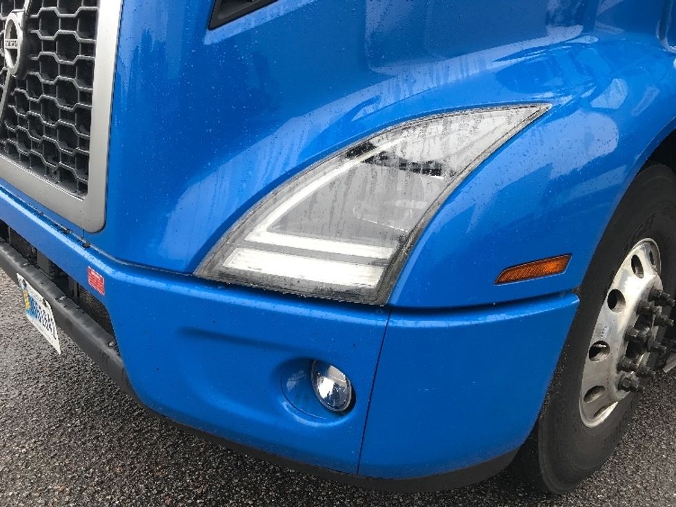 Day Cab Tractor-Heavy Duty Tractors-Volvo-2020-VNR64300-West Columbia-SC-378,600\n\t\tmiles-$ 60,250 - Image 20