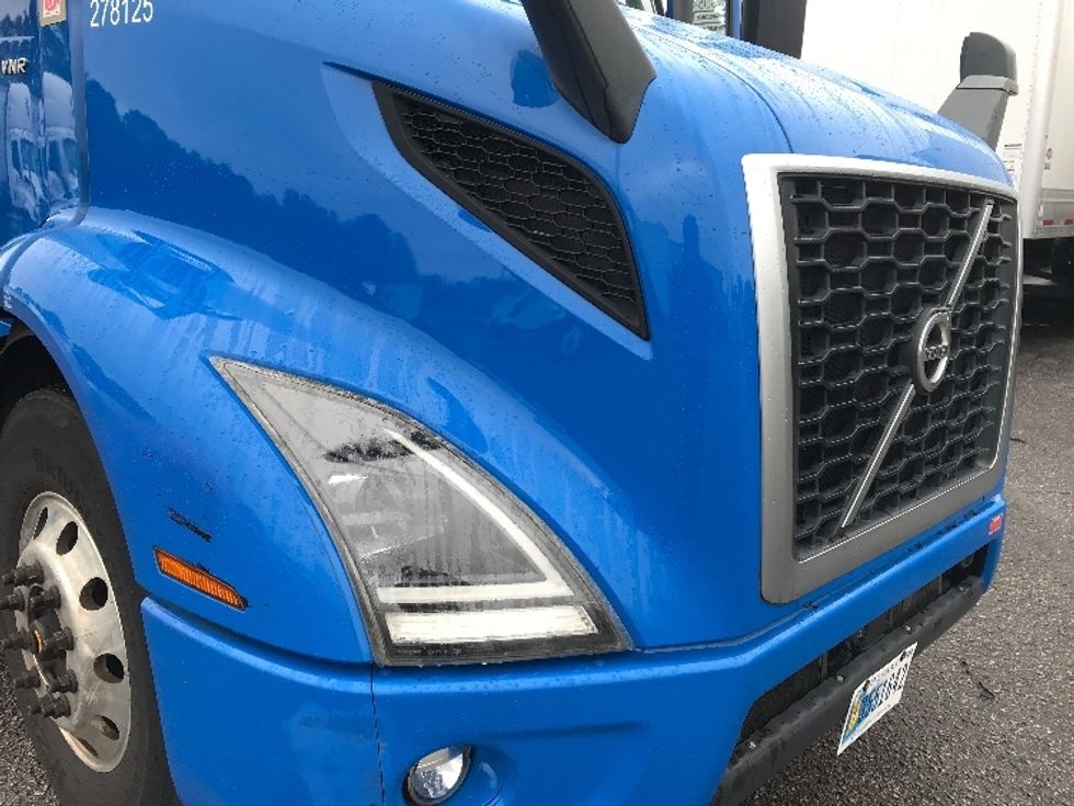 Day Cab Tractor-Heavy Duty Tractors-Volvo-2020-VNR64300-West Columbia-SC-378,600\n\t\tmiles-$ 60,250 - Image 22