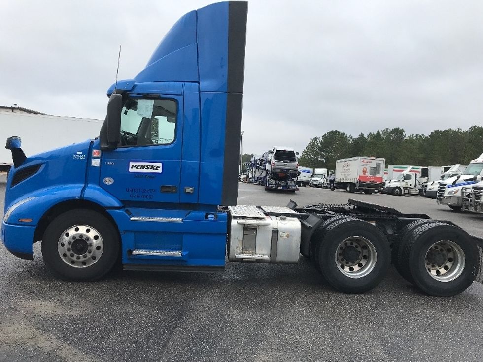 Day Cab Tractor-Heavy Duty Tractors-Volvo-2020-VNR64300-West Columbia-SC-378,600\n\t\tmiles-$ 60,250 - Image 4