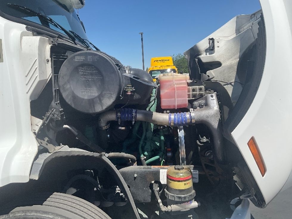 Day Cab Tractor-Heavy Duty Tractors-Volvo-2020-VNR64300-West Sacramento-CA-409,257\n\t\tmiles-$ 60,250 - Image 15