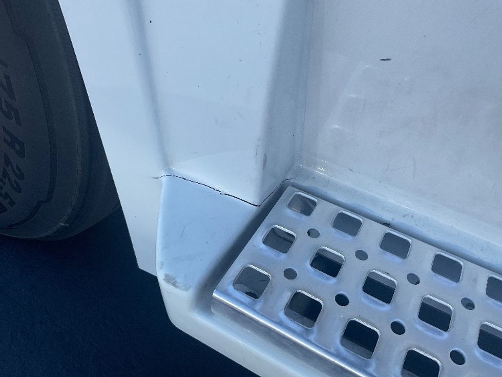 Day Cab Tractor-Heavy Duty Tractors-Volvo-2020-VNR64300-West Sacramento-CA-409,257\n\t\tmiles-$ 60,250 - Image 17