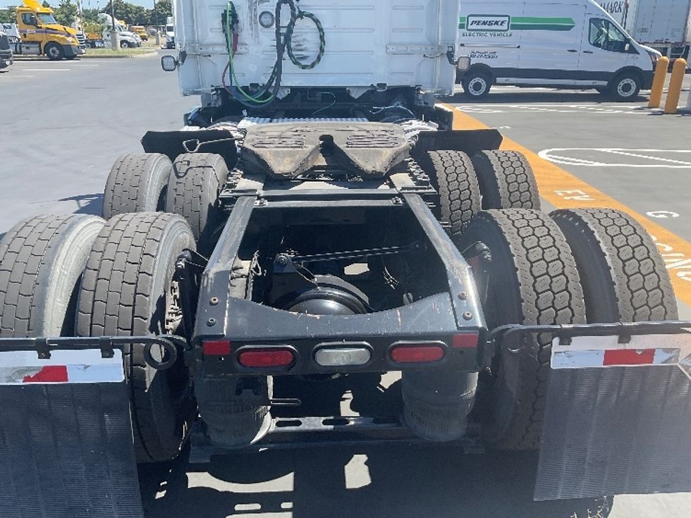 Day Cab Tractor-Heavy Duty Tractors-Volvo-2020-VNR64300-West Sacramento-CA-409,257\n\t\tmiles-$ 60,250 - Image 6