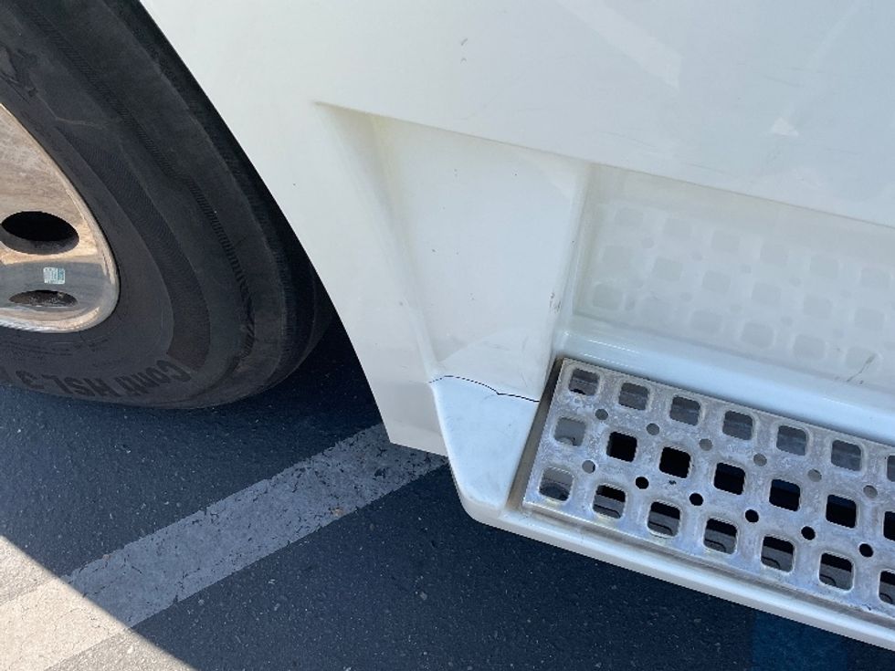 Day Cab Tractor-Heavy Duty Tractors-Volvo-2020-VNR64300-West Sacramento-CA-451,584\n\t\tmiles-$ 55,750 - Image 16