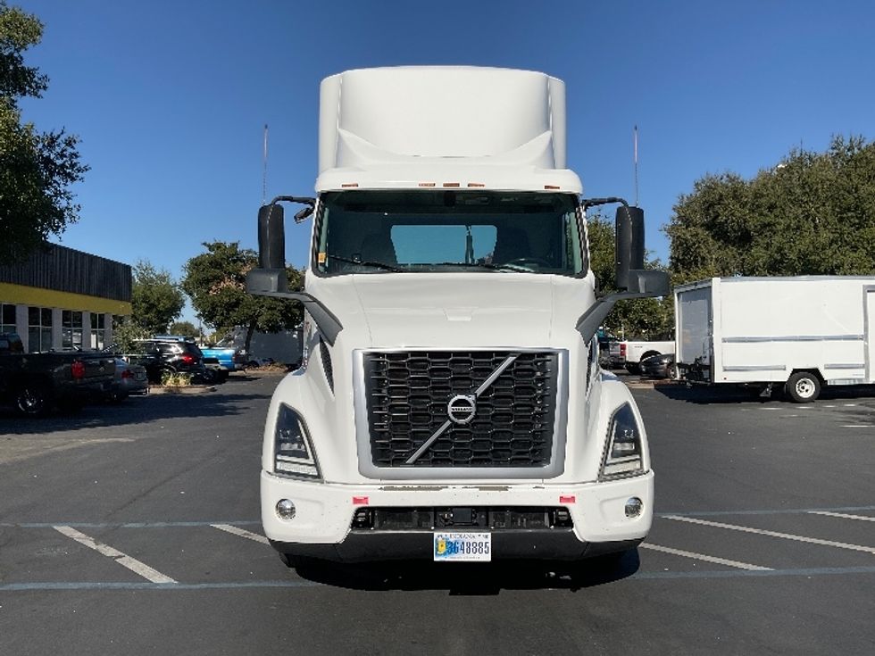 Day Cab Tractor-Heavy Duty Tractors-Volvo-2020-VNR64300-West Sacramento-CA-451,584\n\t\tmiles-$ 55,750 - Image 2