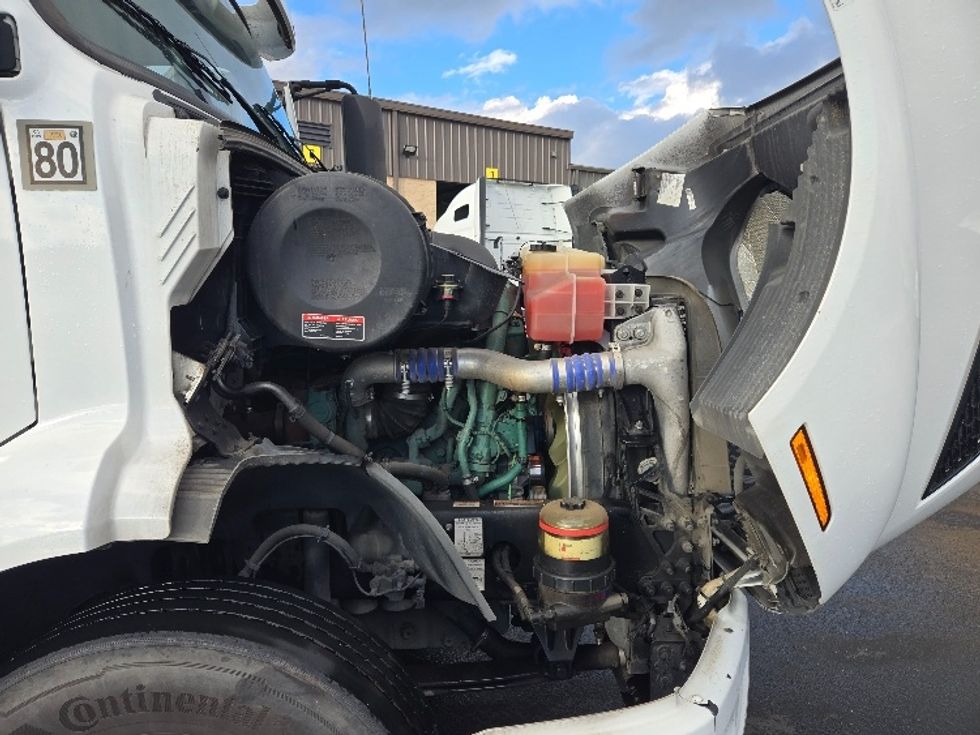 Day Cab Tractor-Heavy Duty Tractors-Volvo-2020-VNR64300-West Sacramento-CA-462,454\n\t\tmiles-$ 56,250 - Image 15