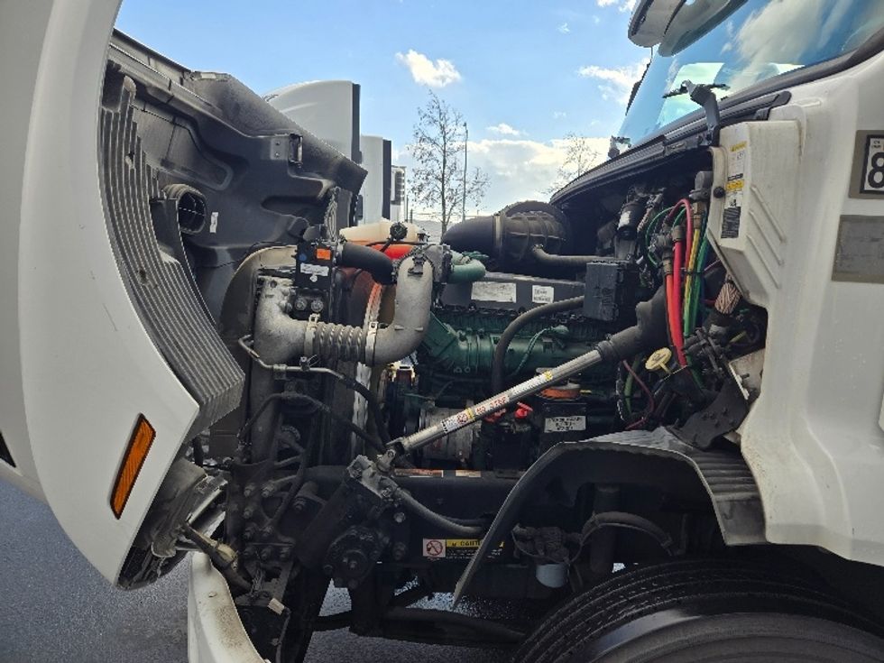 Day Cab Tractor-Heavy Duty Tractors-Volvo-2020-VNR64300-West Sacramento-CA-462,454\n\t\tmiles-$ 56,250 - Image 16