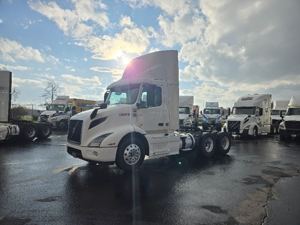 Day Cab Tractor-Heavy Duty Tractors-Volvo-2020-VNR64300-West Sacramento-CA-462,454\n\t\tmiles-$ 56,250 - Image 3