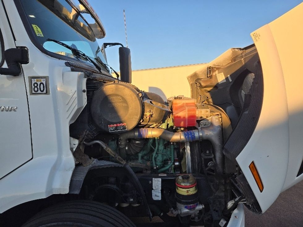 Day Cab Tractor-Heavy Duty Tractors-Volvo-2020-VNR64300-West Sacramento-CA-476,290\n\t\tmiles-$ 54,750 - Image 15