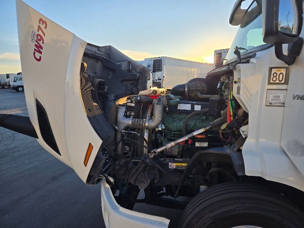 Day Cab Tractor-Heavy Duty Tractors-Volvo-2020-VNR64300-West Sacramento-CA-476,290\n\t\tmiles-$ 54,750 - Image 16